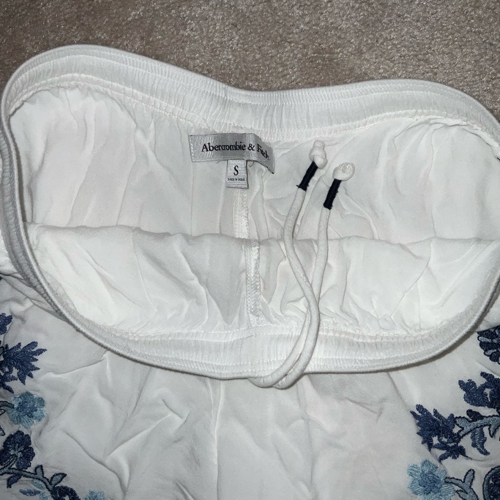 Abercrombie & Fitch Flowy Shorts - Picture 3 of 4